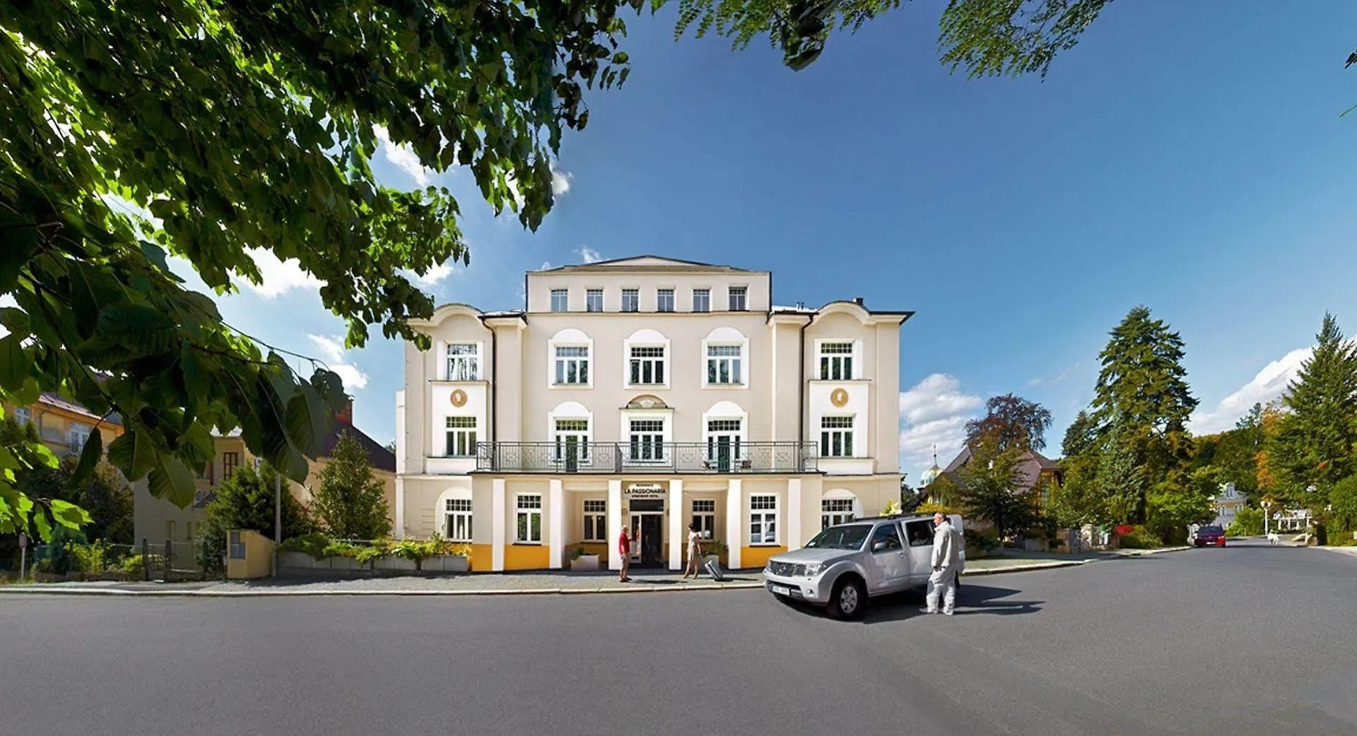 Hotel La Passionaria contacts